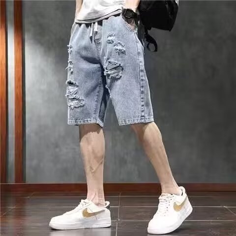 Pantalones cortos de mezclilla rasgados retro americano de moda para hombres, pantalones rectos sueltos de la calle de nicho delgado de verano
