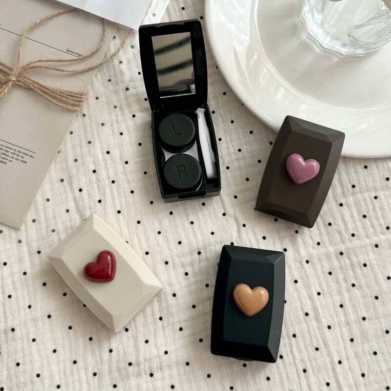 Compact and Cute Contact Lens Case with Mirror, Simple and Portable Beauty Lens Case, Companion Care Box B97-1 Heart-Shaped