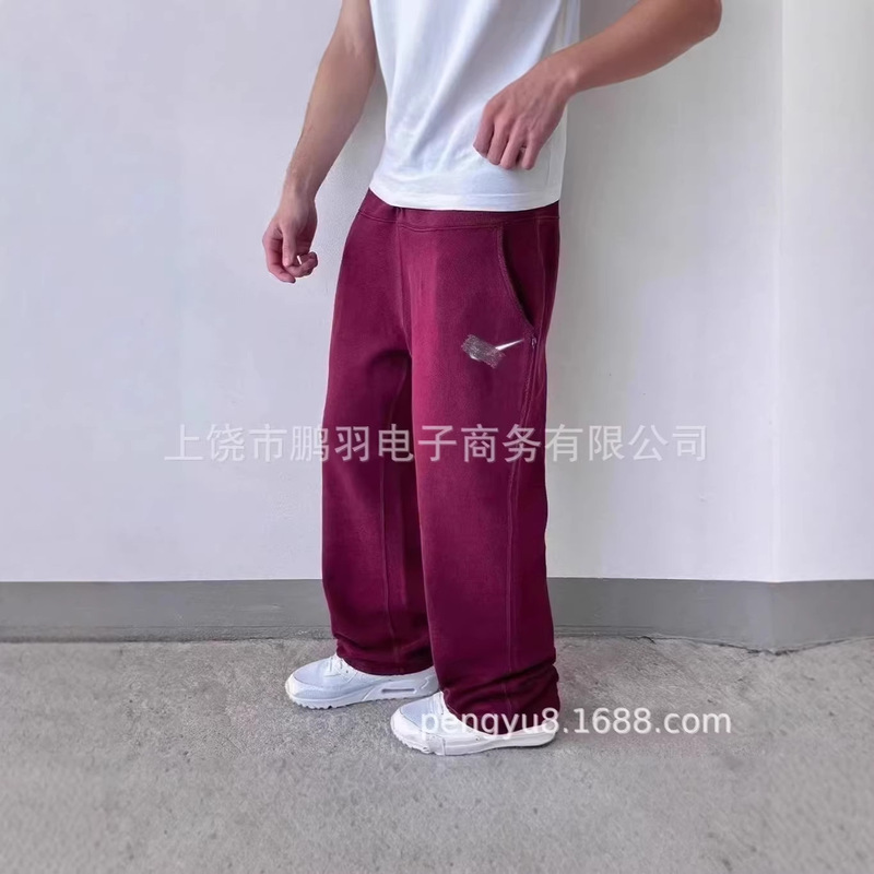 Couple's Wide-Leg Casual Sweatpants with Embroidered Hook, Soft and Skin-Friendly Warm Fabric, Simple Design, Height-Enhancing and Slimming Sweatpants Couple's Wide-Leg Casual Sweatpants with Embroidered Hook, Soft and Skin-Friendly Warm Fabric, Simple Design, Height-Enhancing and Slimming Sweatpants