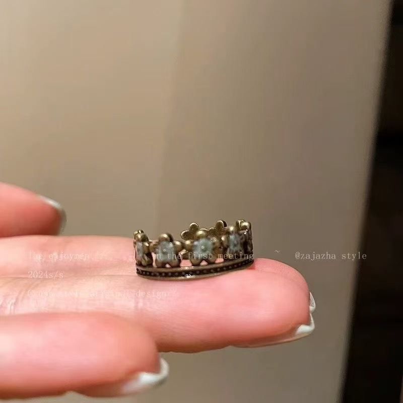 Bague ouverte florale vintage « Jardin secret » à motif papillon à plusieurs niveaux et effet vieilli, style rétro._voghion.com