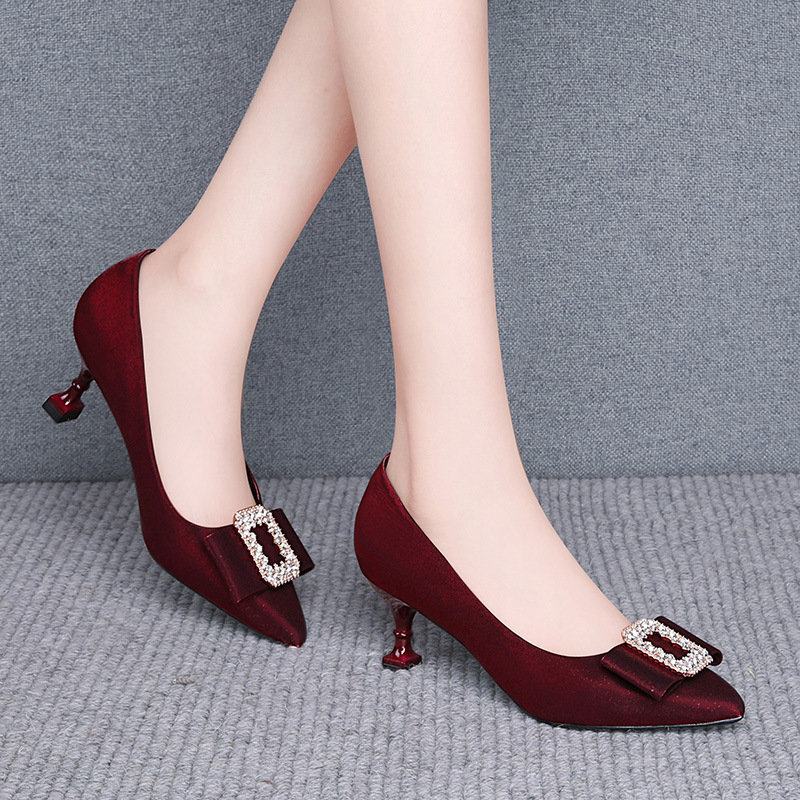 Wedding mom shoes Xi grandma shoes 2023 new women's cheongsam wedding banquet mid heel shoes wine red high heels