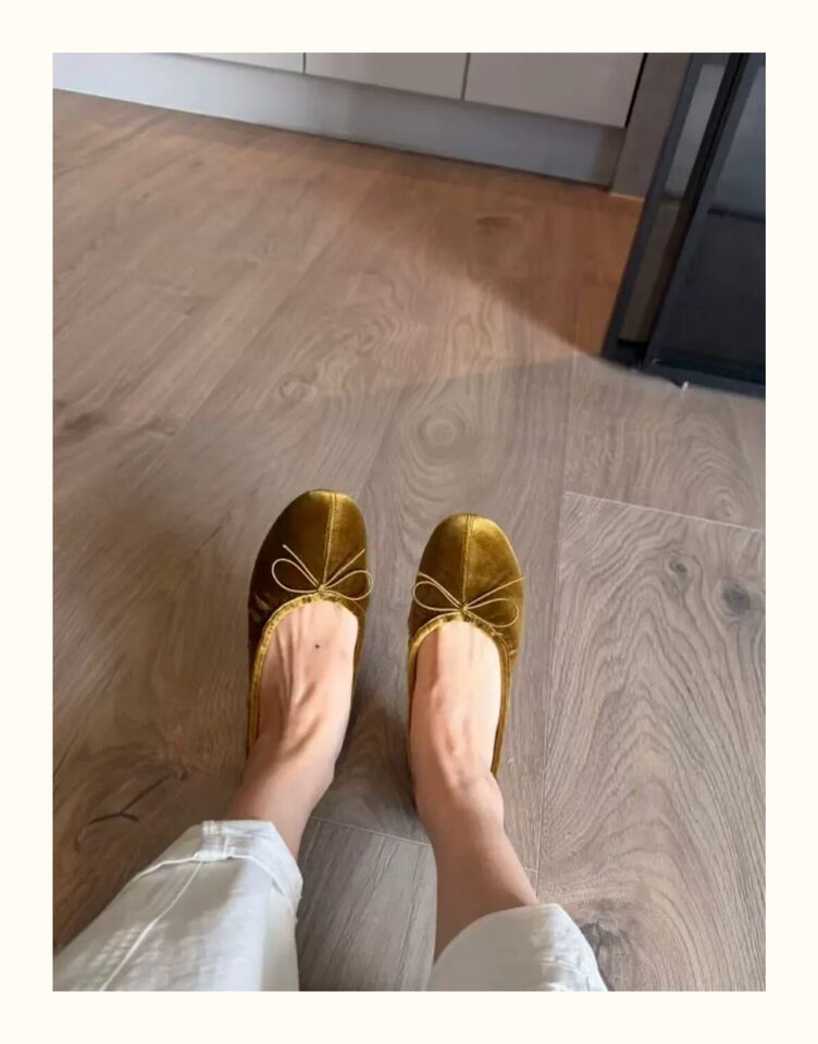 Giày búp bê Mary Jane đế bệt mũi tròn thắt nơ, chất liệu nhung, gót thấp dưới 3 cm — Màu sô-cô-la, Vàng cổ điển chi tiết 5