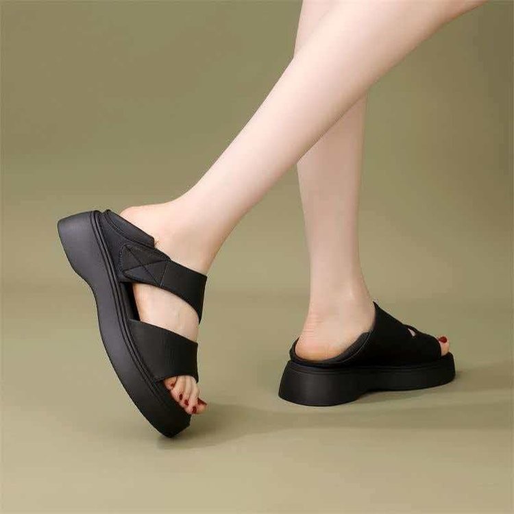 Zapatos de mamá para aumentar la altura de las sandalias romanas para mujeres 2026 verano nuevo muffin casual con suela suave velcro zapatos de playa