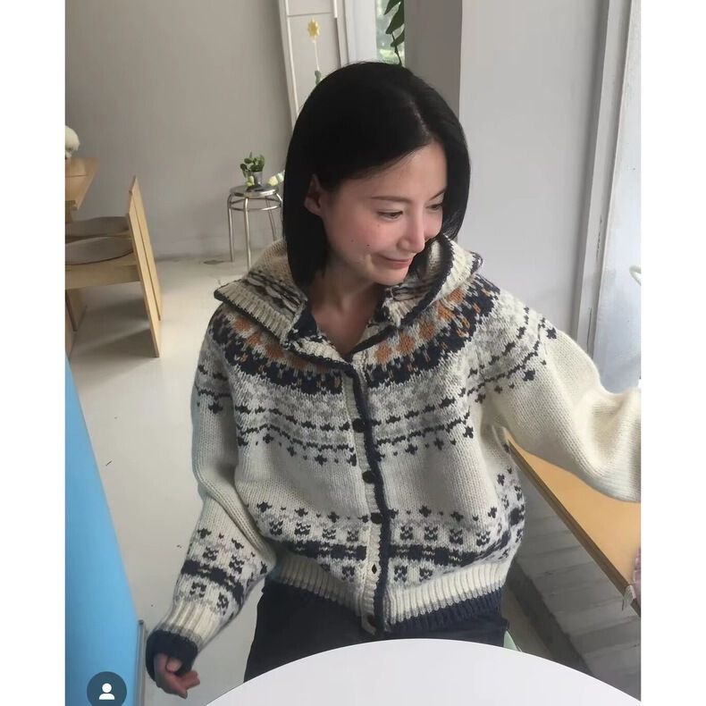 In Stock 2025 Winter New Korean Style Hooded Jacquard Knit Cardigan 100% Wool Fair Isle Sweater Coat for Women