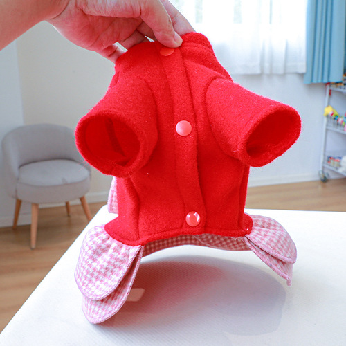 Pet clothing factory direct supply: Autumn/Winter new arrivals—warm little dog and cat outfits in vibrant red and coffee-colored herringbone tweed chest-wrap skirts