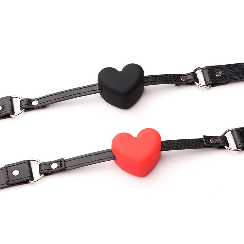 Heart-Shaped Silicone Mouth Gag, Red Adjustable Bondage Mouth Harness — detail image 2