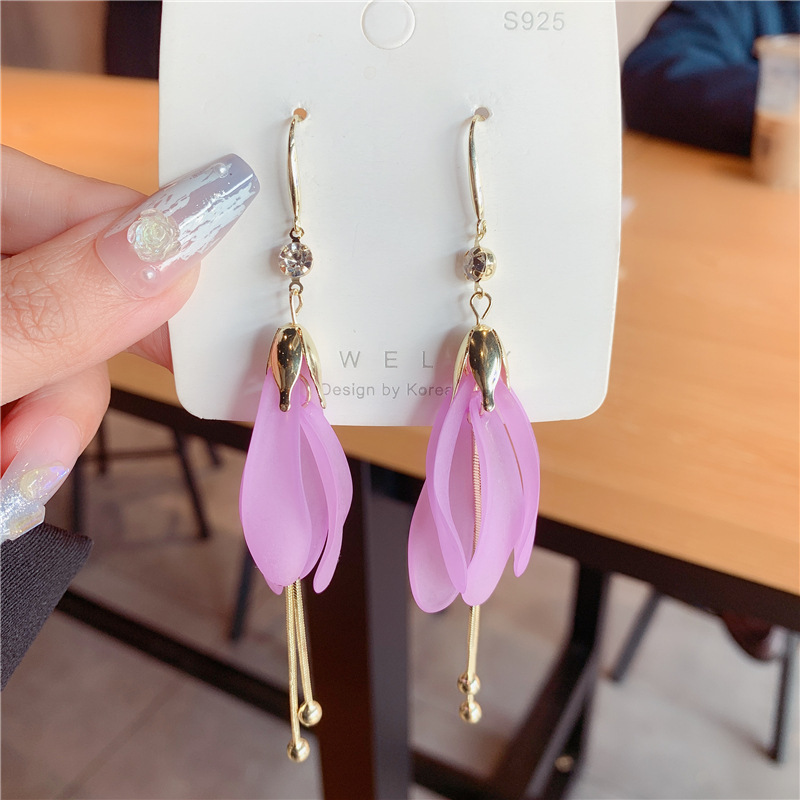 2024 Pendientes de borla de moda de nuevo estilo Pendientes largos de temperamento Pendientes de pétalo de espiga de circón con incrustaciones de súper hadas