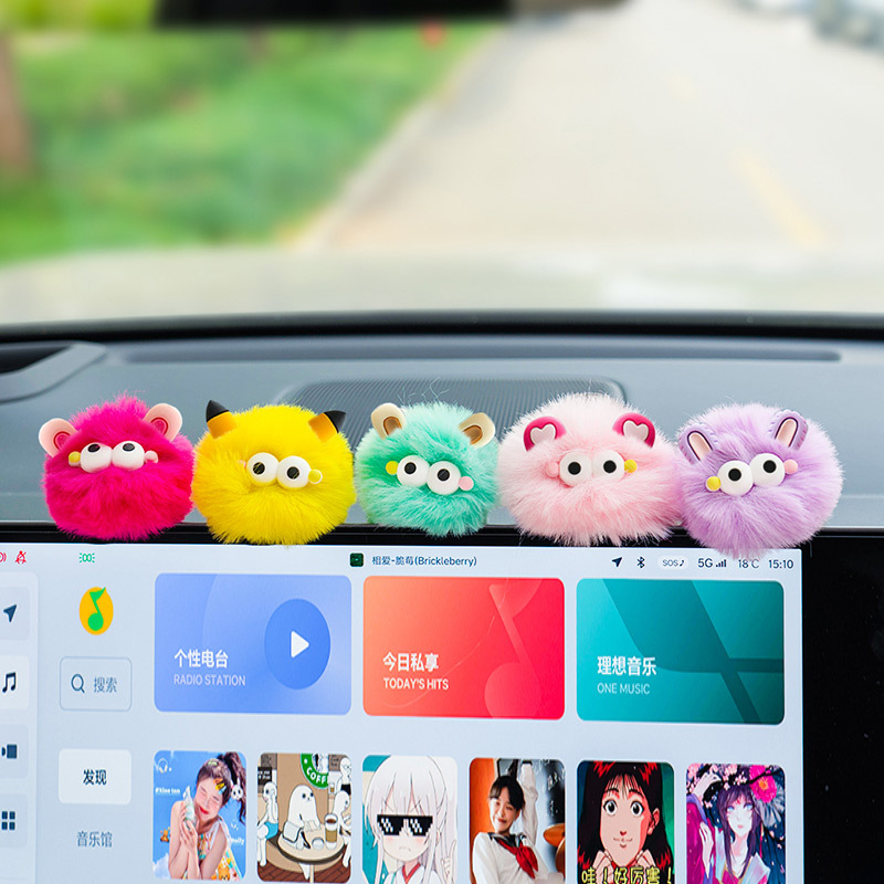 Decoración de pantalla de control central para automóviles Espejo retrovisor caricatura lindo peluche pequeño monstruo bola de pelo joyas de automóviles Decoración