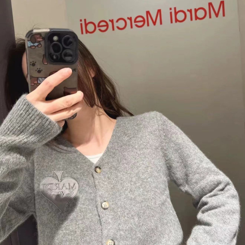 Korean Niche Trendy Brand Daisy Peach Heart Embroidered Star's Versatile Layered Casual Elegant V Neck Knitted Cardigan