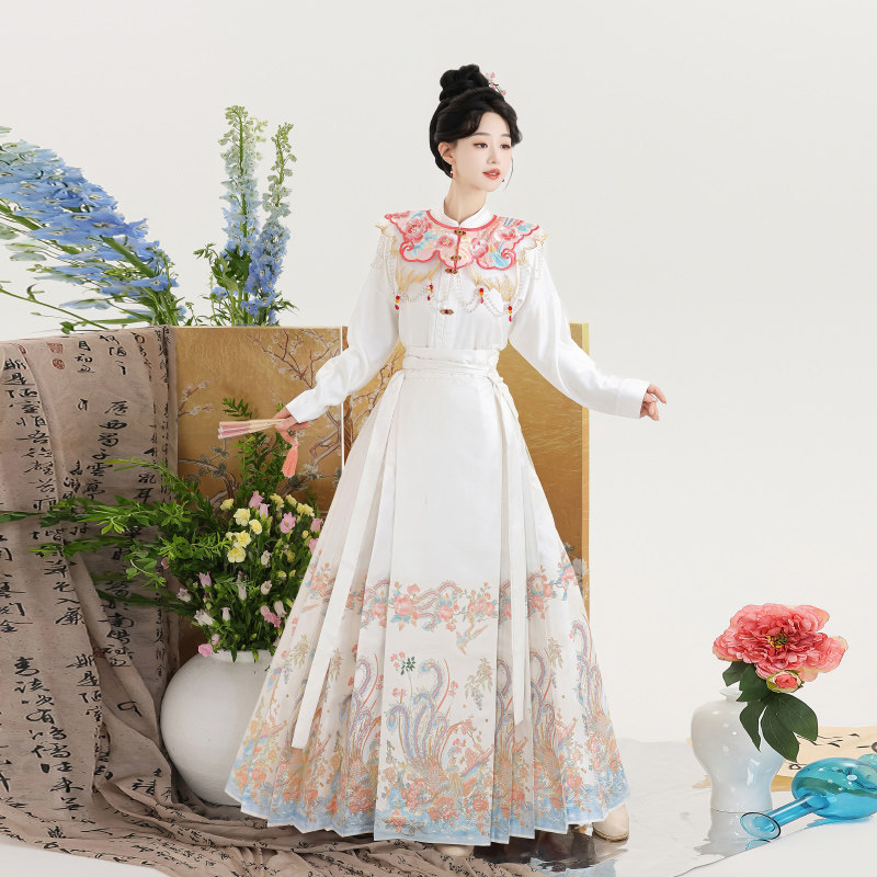 Ming Dynasty Hanfu [Phoenix Song of Mountains and Seas] Noblewoman's Embroidered Gold Pattern Horsehair Skirt for Daily Commuting, New Chinese Style Outfit