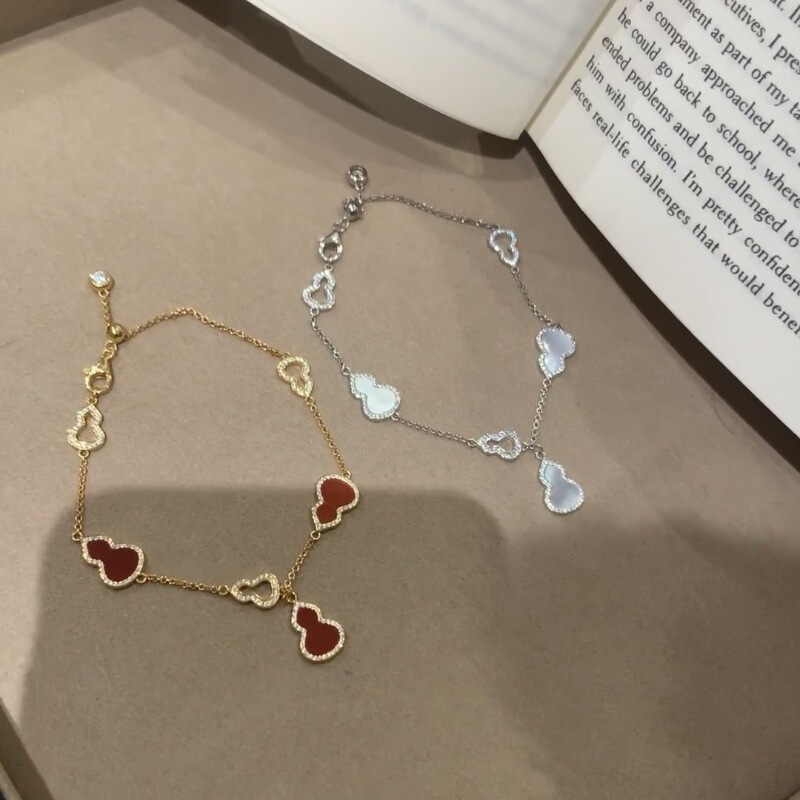 Light Luxury Vintage New Chinese Style White Shellfish Red Shellfish Gourd Bracelet Exquisite Pendant Luxury Luxury White High-end Sense Bracelet