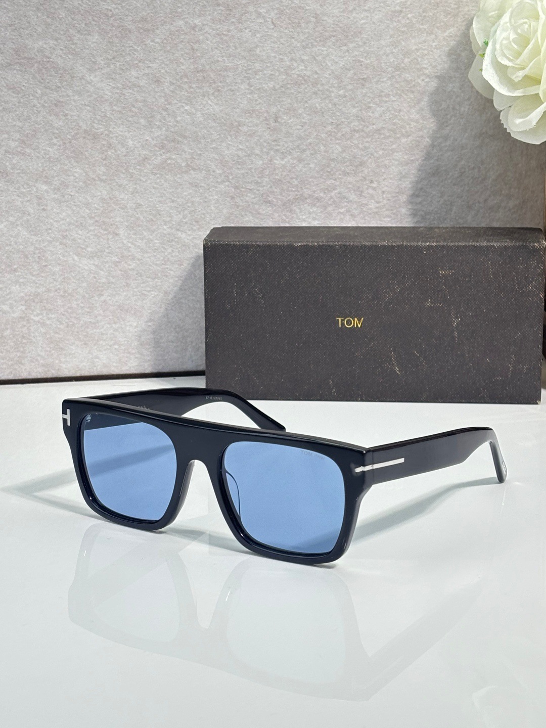 Tom Square-Frame Acetate Sunglasses Black Blue (TF1337)