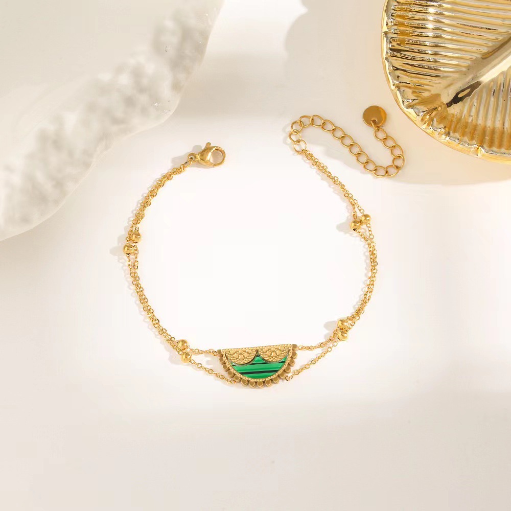 Pulsera de trébol de acero titanium vendedora caliente transfronteriza europea y americana con incrustaciones de concha pulsera colgante pulsera de diseño avanzado sin desvanecimiento al por mayor