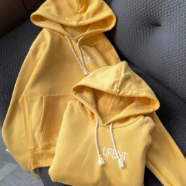 女式T恤;女式针织衫;女式牛仔裤