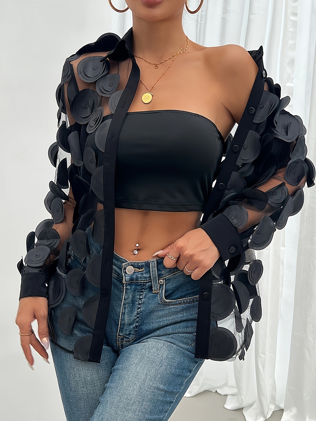 Camicia da donna a maniche lunghe con motivo traforato in rete, elegante, con collo alto, decorazione floreale tridimensionale e bordo incrociato_voghion.com