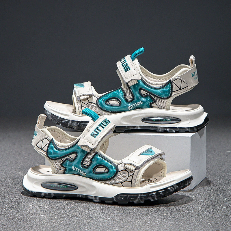 Сандалии для мальчиков 2025 Новые летние корейские стильные туфли для маленьких мальчиков из мягкой кожи с мягкой подошвой, модные пляжные туфли для детей