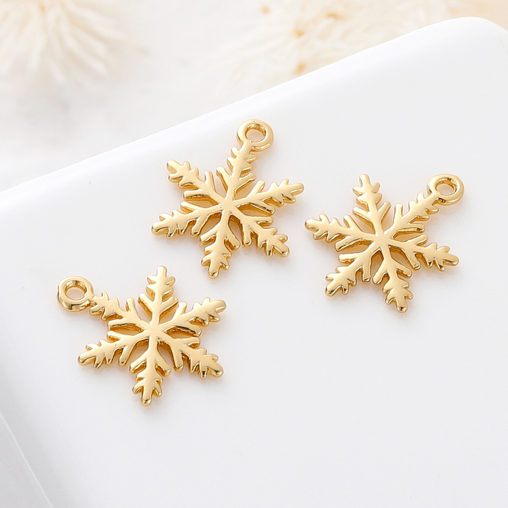 3g Weight Pendant Jewelry Making Type 12.3*16.5MM Jewelry Making Size DIY Jewelry Accessories Classification 10 Pieces, 1 Piece Quantity Copper Material Snowflake Pattern Plating Design Casual, Elegant, Simple Style Style 10 Pieces 1 Piece 12.3*16.5MM Copper Snowflake Pendant 1