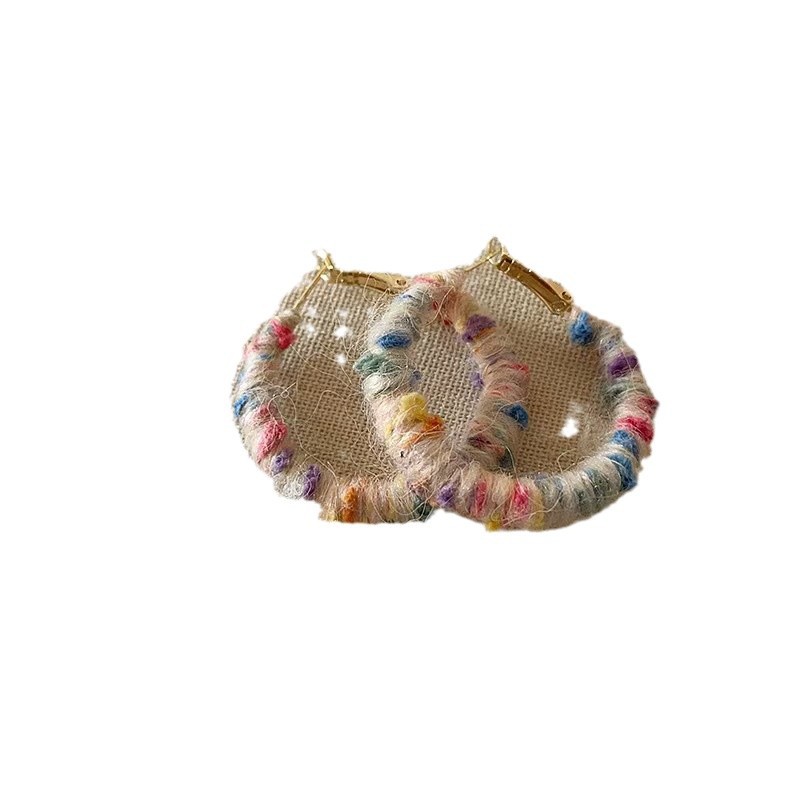 Arco iris lana otoño y invierno envuelto lindos aretes de peluche aretes de diseño 2024 nuevo color aretes temperamento image 6