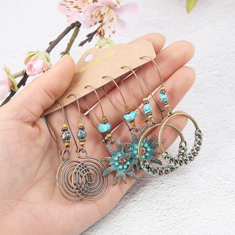 Bohemian 3-piece Hollow Tassel Earring Set Wholesale Nihaojewelry display picture 7