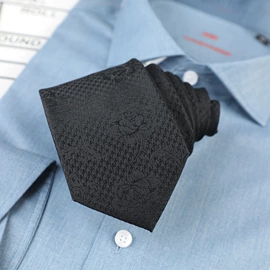 领带;领结/领花;口袋巾