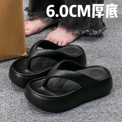 厚い底の人の字は涼しいスリッパの女性の夏evaが糞を踏んで感じます。
