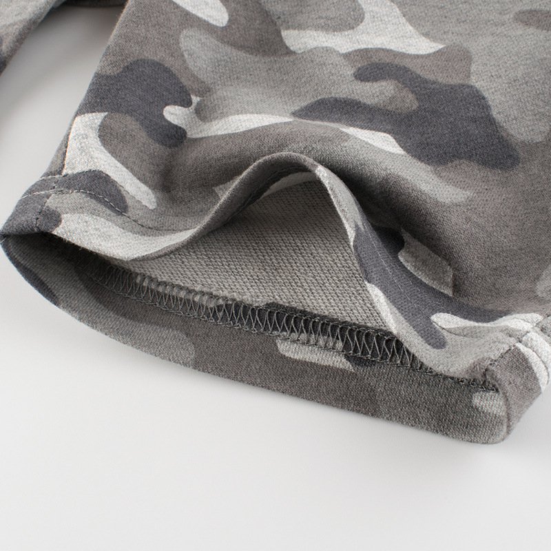 27 niños pantalones de camuflaje para niños al por mayor 2023 verano nuevos niños pantalones cortos delgados de una sola pieza de entrega