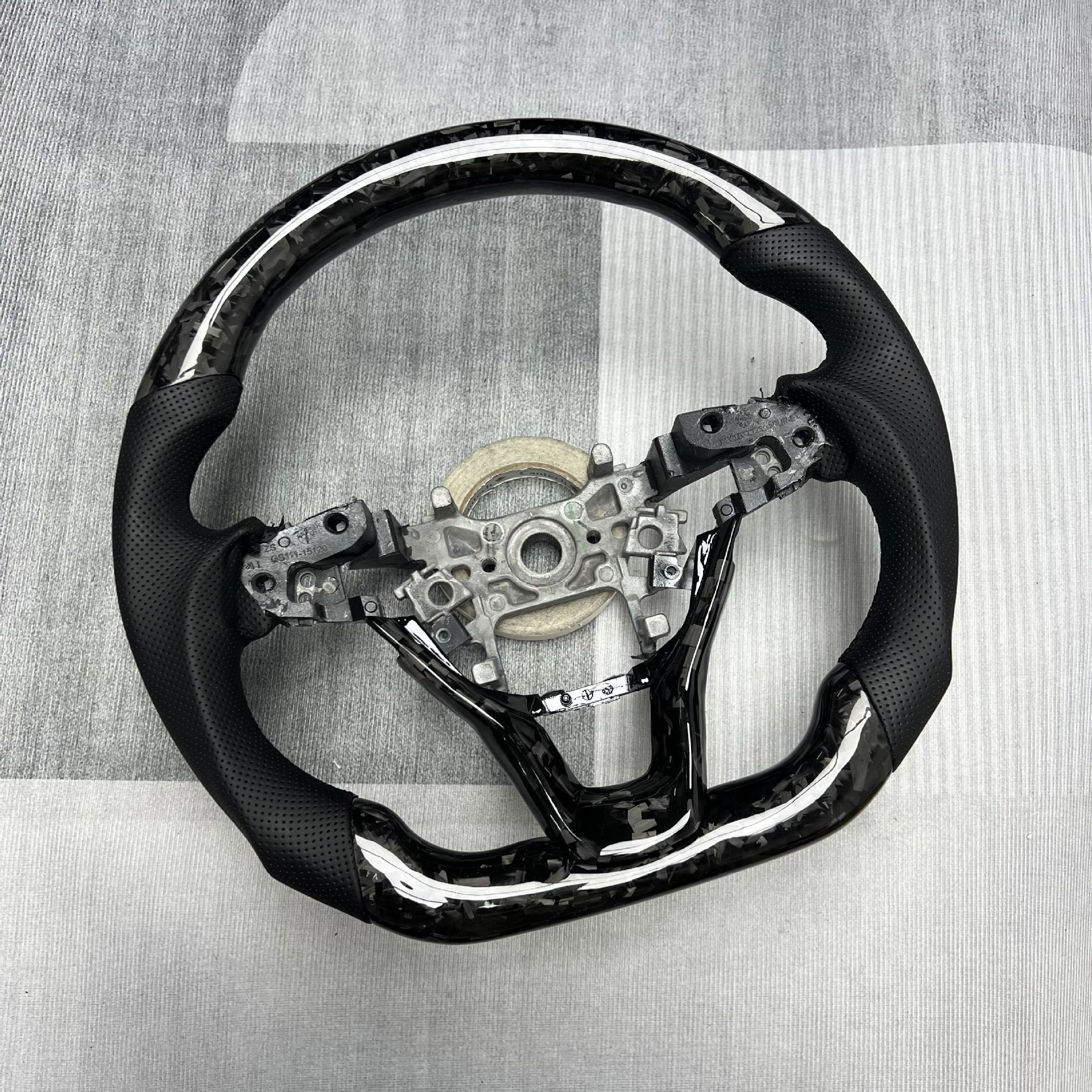 Manufacturer's Hot-Selling Custom Car Steering Wheel Suitable for Honda 10Th Generation Accord Carbon Fiber Steering Wheel Modification and Processing