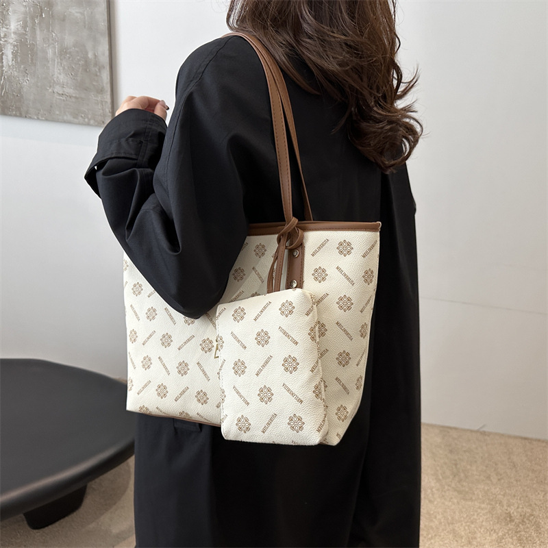 Bolso de gran capacidad para mujeres 2024 nuevo estilo de lujo ligero nicho de alta calidad bolso de viaje de alta calidad bolso de hombro de moda