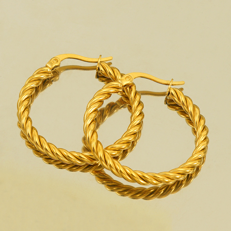 Europeo y americano 18K oro Acero inoxidable hilo giro pendientes nicho diseño transfronterizo titanio acero simple moda pendientes para las mujeres