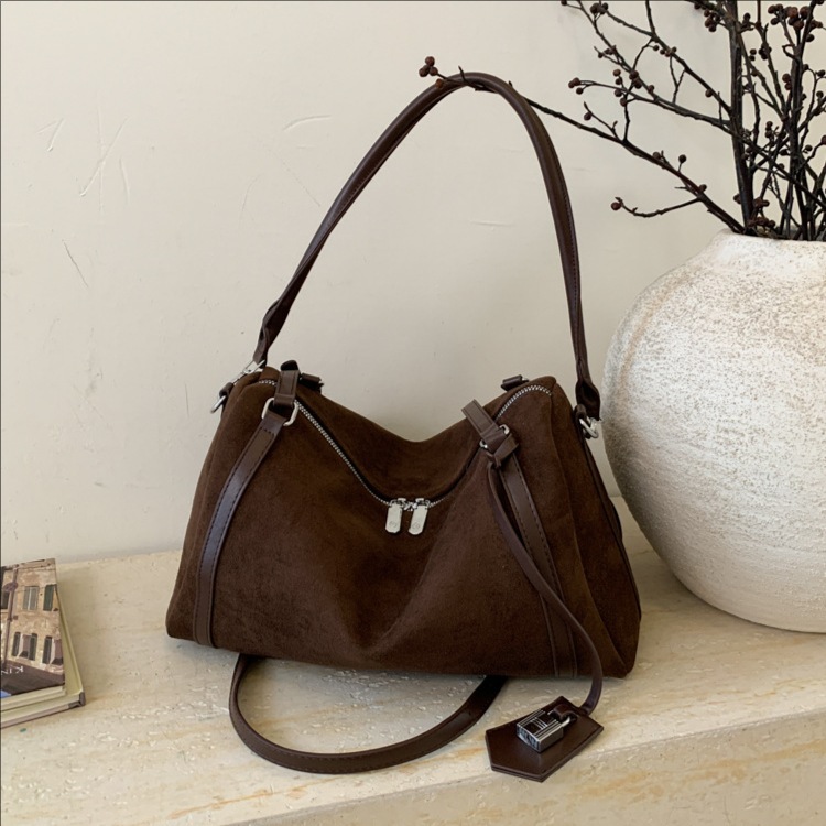 Bolsa de almohada portátil retro esmerilada de gran capacidad para mujeres 2025 nuevo invierno versátil bolso de hombro bolso de viaje