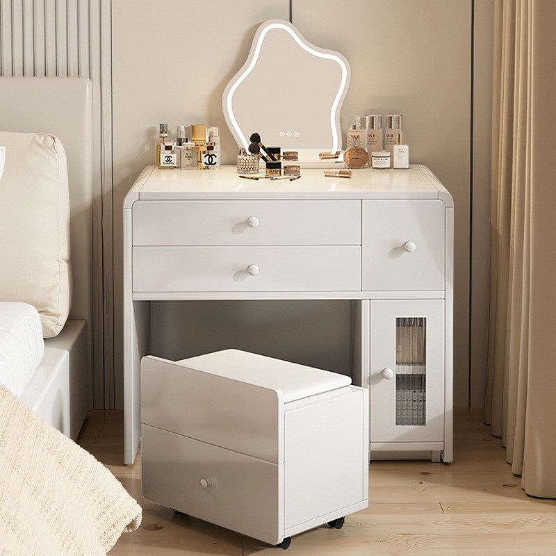 Mesa de maquillaje, mesas de cabezal de cama en un dormitorio, camerino de estilo de crema para niñas de almacenamiento simple, pequeño escritorio, pequeño camerino