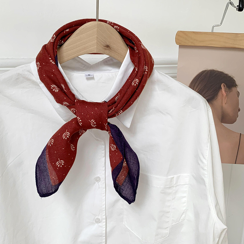 Pequeña toalla cuadrada bufandas de seda para mujeres 2025 nuevo paquete coreano de pañuelo de seda bufandas de cuello bufandas al por mayor