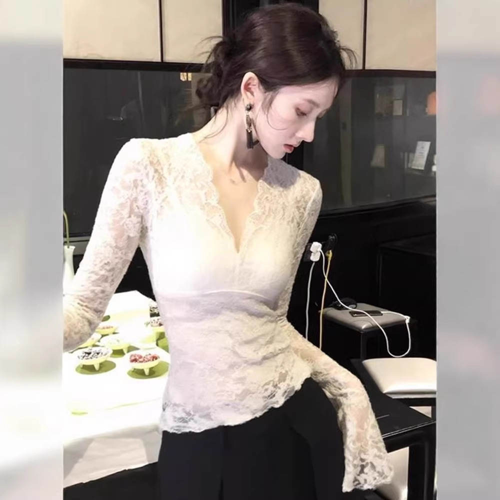 Áo len nữ cổ V ren tay loe chất liệu cotton phối ren — trắng chi tiết 1