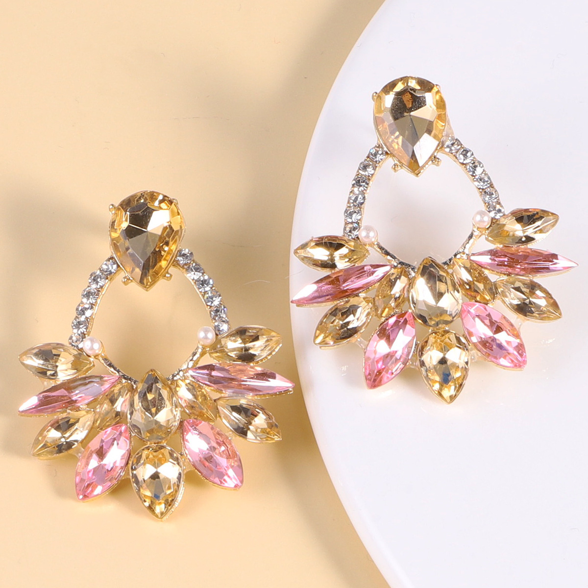 Vintage Elegant Colorful Diamond Inlay Series Alloy Earrings Female display picture 4