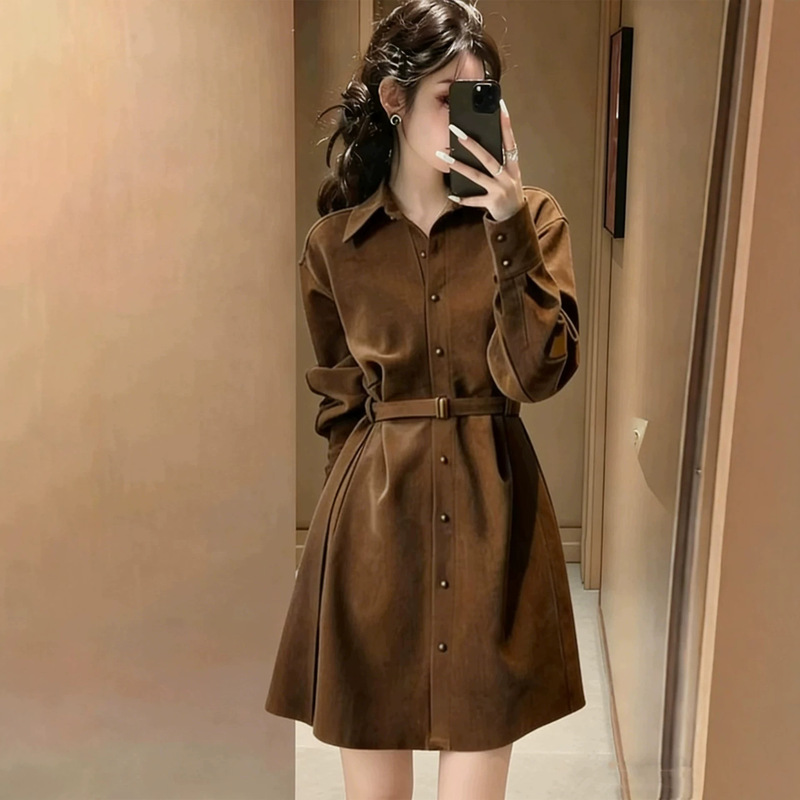 Retro-style lapel small button solid color dress for women, 2026 autumn new model, waist-cinching slimming A-line short dress