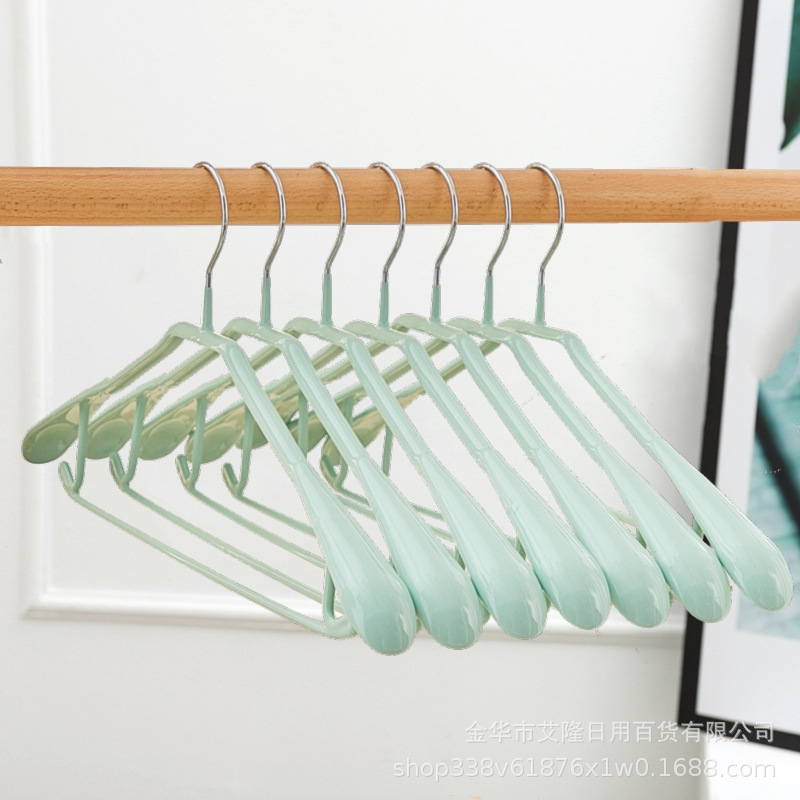 Percha ancha de hombro recubierta de plástico verde Nórdico