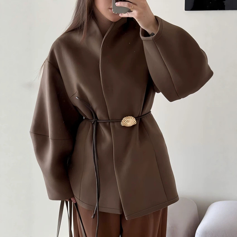 Loose-Fitting Batwing Sleeves, Shell Metal Buckle Belt, Waist-Cinching, Slimming, Elegant, Work-Friendly, Suit Collar Coat Loose-Fitting Batwing Sleeves, Shell Metal Buckle Belt, Waist-Cinching, Slimming, Elegant, Work-Friendly, Suit Collar Coat