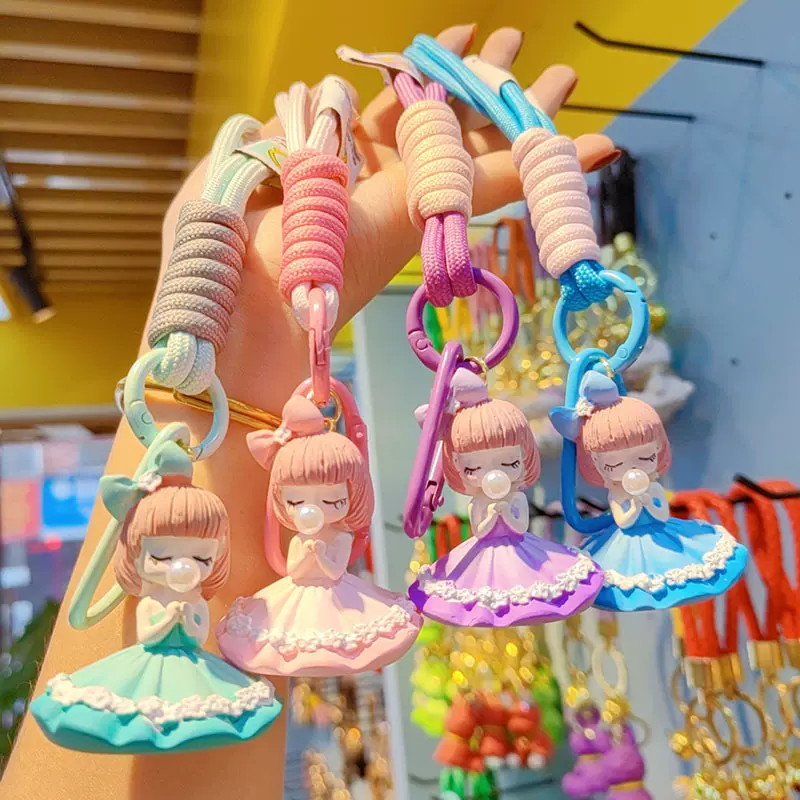 卡通网红泡泡女孩钥匙扣女可爱时尚精致树脂美女公仔钥匙链包摆件