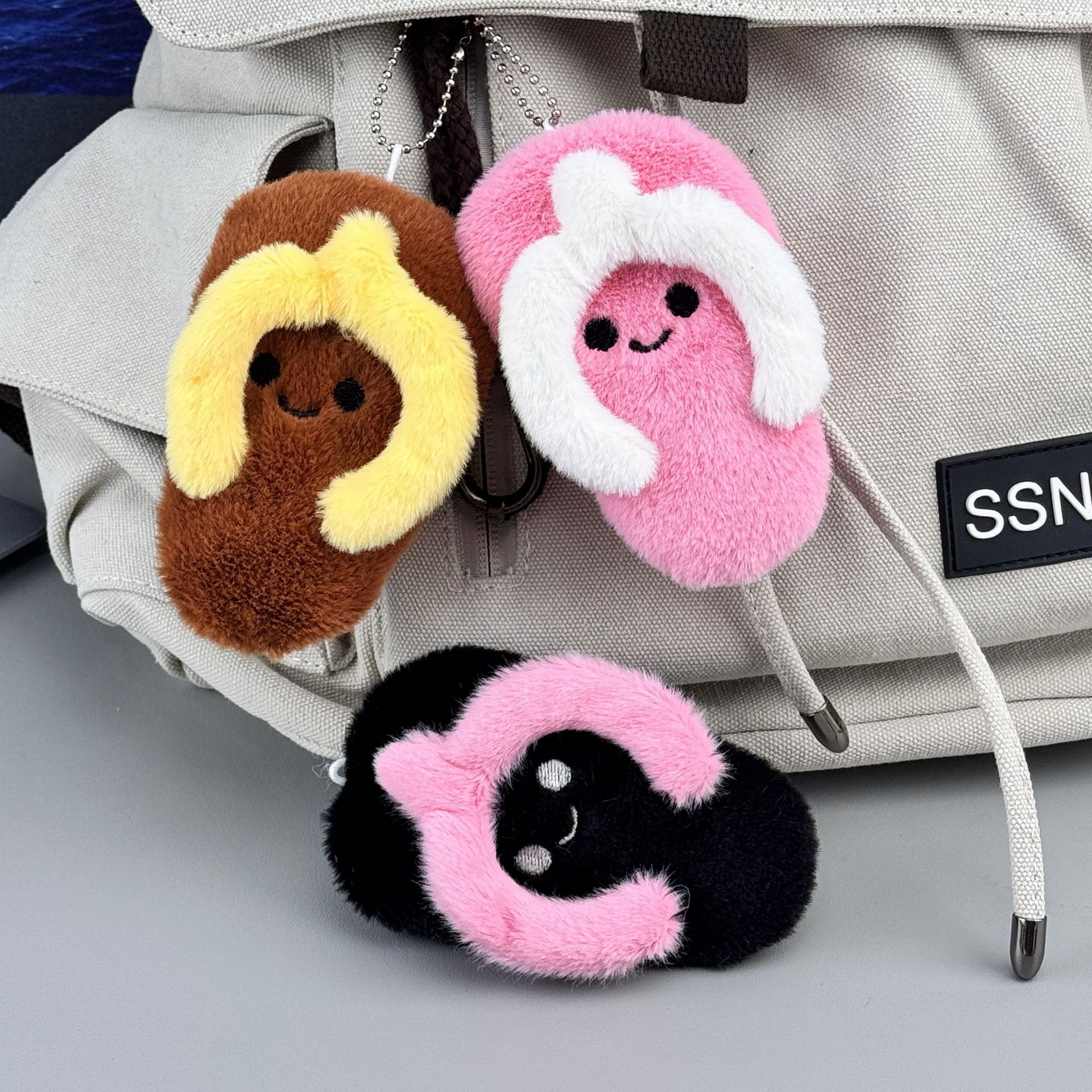 新款可爱毛绒人字拖玩偶公仔挂件创意搞笑吱吱叫拖鞋包包挂件批发