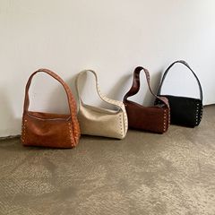 クロスボーダーレトロリベット脇の下バッグヨーロッパとアメリカのホットガールハイエンドハンドバッグパンクショルダーバッグ大容量コントラストカラーの女性のバッグ