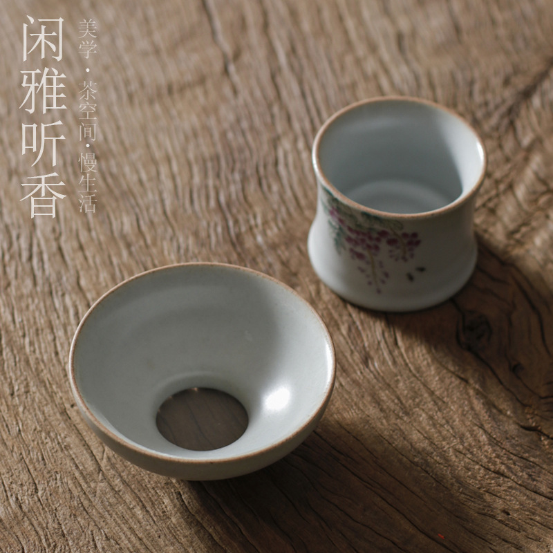 Luna blanca Ru horno mineral crudo filtro abierto colador de té con base juego de té de Kung Fu accesorios hechos a mano personalizados colador de té porcelana