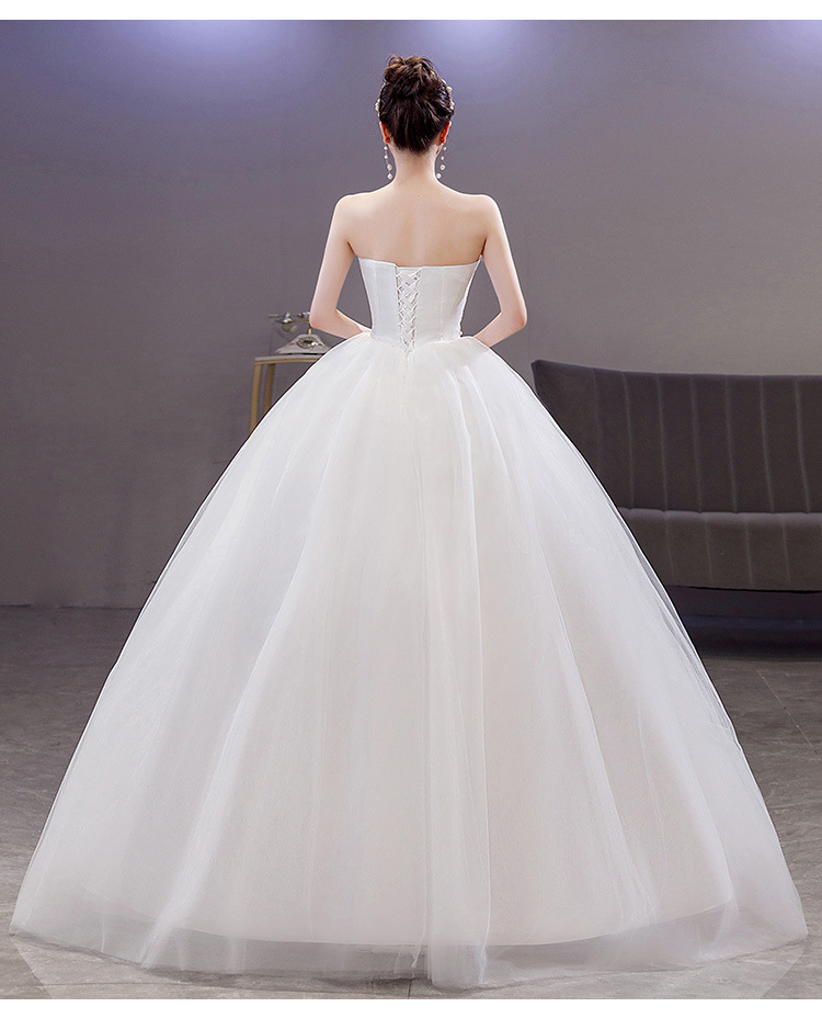 Elegante abito da sposa senza spalline per servizio in foresta_voghion.com