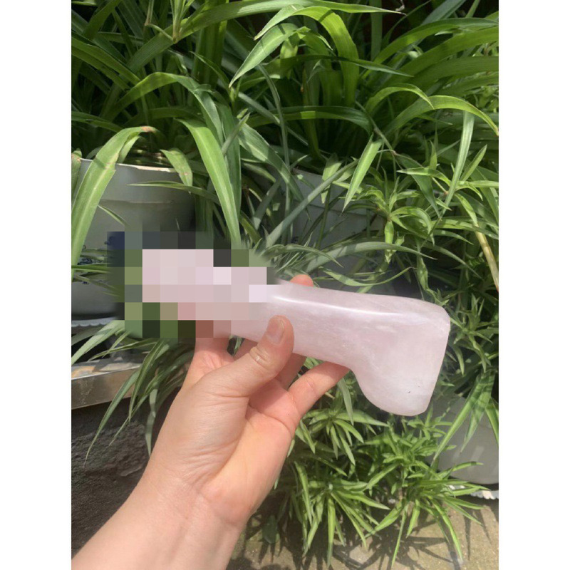 天然粉晶雕刻原石打磨水晶按摩棒 图 3