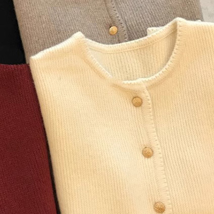 2024新型ニットカーディガン女性秋の柔らかい丸首長袖ファッション純色の短い香りのセーターコート