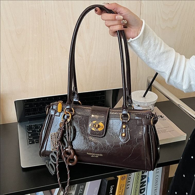 Bolsa de brazo de viaje coreano, bolso de cera retrógrada para mujeres, bolso de palo de piel de aceite 2025, nueva moda versátil bolso de hombro portátil
