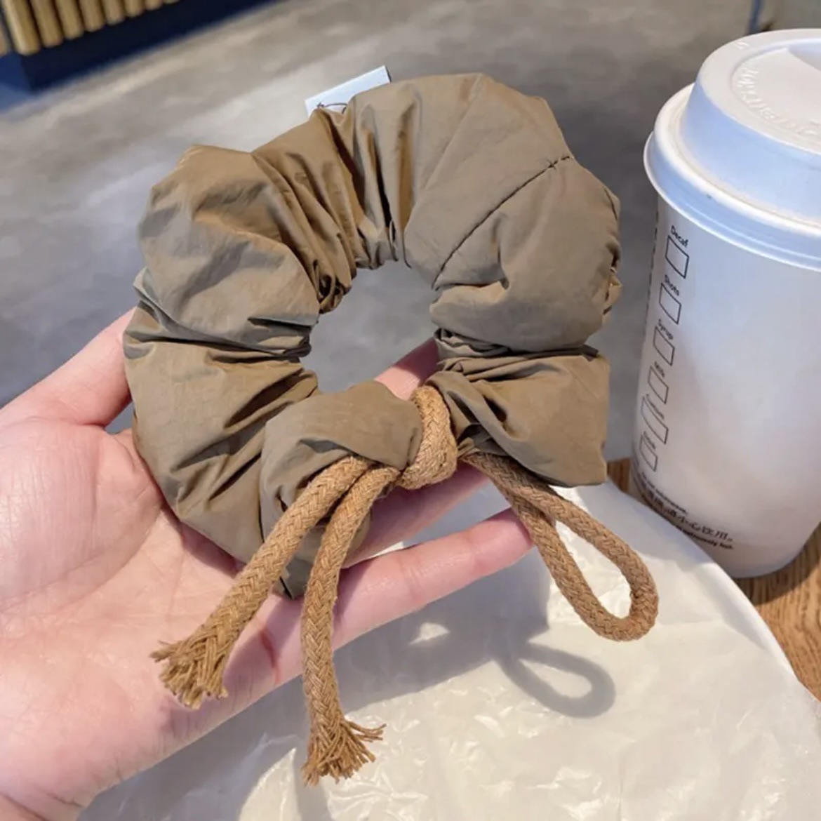 Arco coreano para dormir anillo de cabello de intestino grueso para mujeres 2024 nueva cabeza de bola de cola de caballo estereoscópico adornos de cabello de cuerda esponjosa