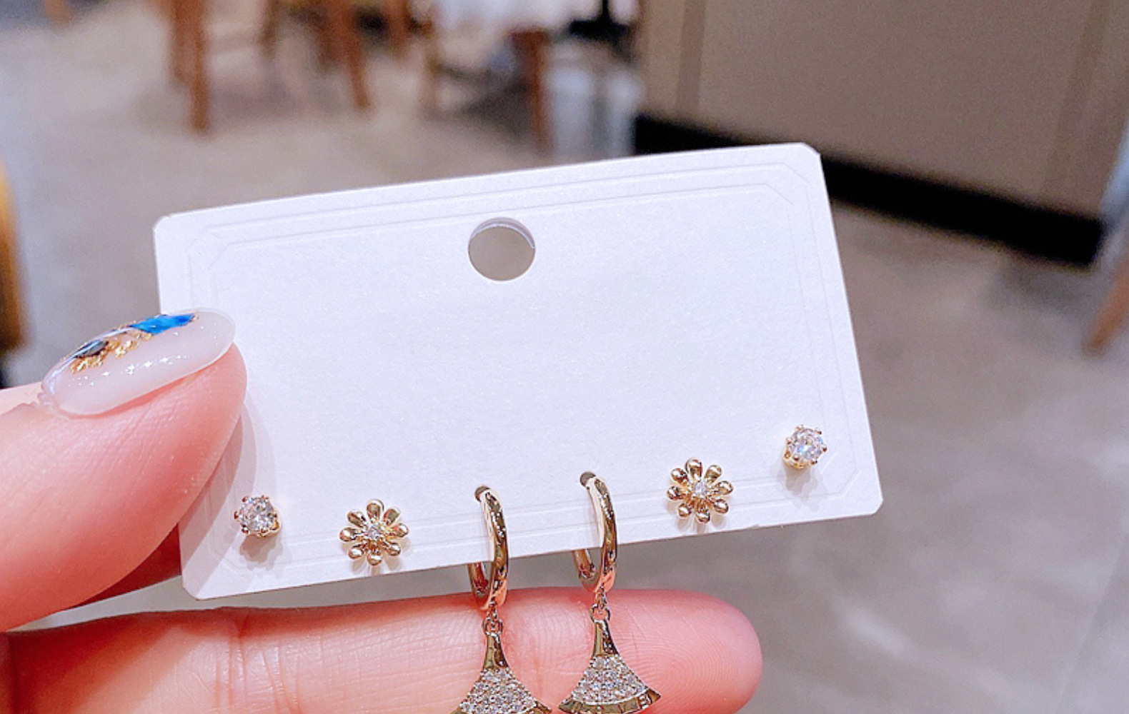 Fashion Earrings Set Female Simple And Exquisite Fan-shaped Ear Buckle Zircon Flower Earrings Combination display picture 5