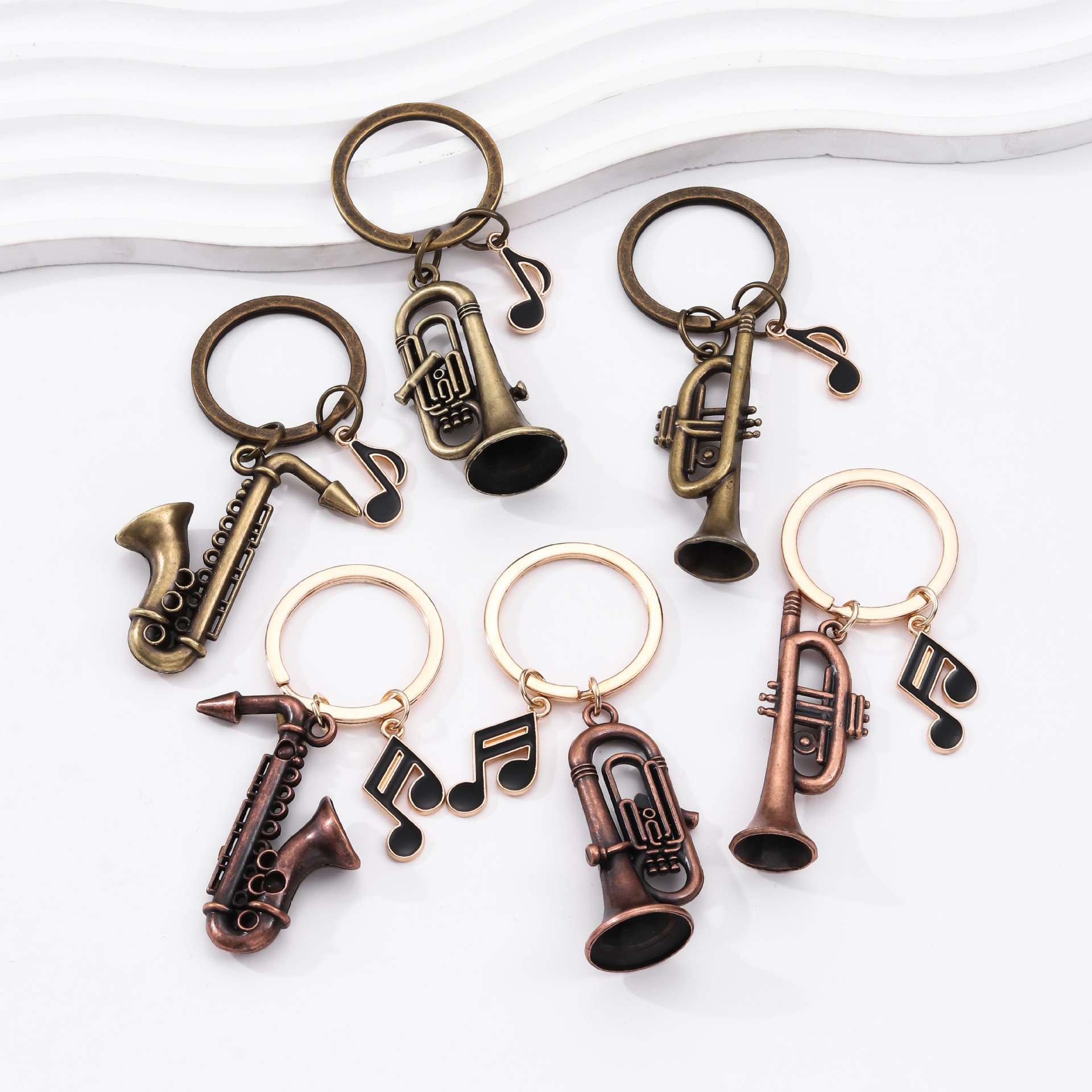 Llavero colgante de instrumento musical con diseño de teclado de violín estilo Chanel, superventas transfronterizo, venta directa de fábrica de Amazon image 3