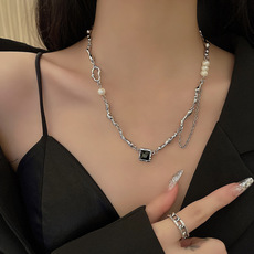 retro french design pearl necklace for women light luxury temperament ins style socialite necklace all-match baroque accessories Application Scenario