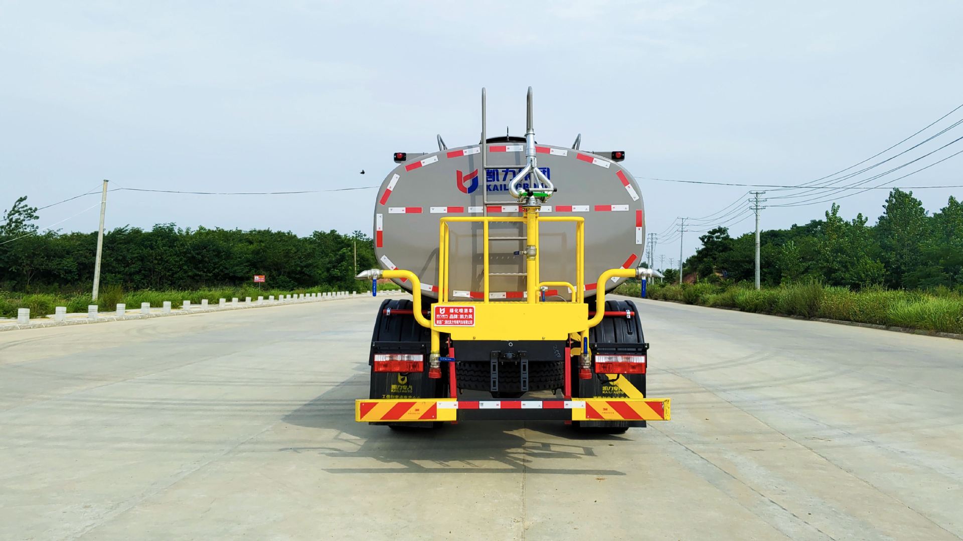 12 Square Dongfeng Furuike Sprinkler Truck, Landscaping Spray Truck, 20 Square Construction Site Dust Reduction Sprinkler Truck with Fog Cannon